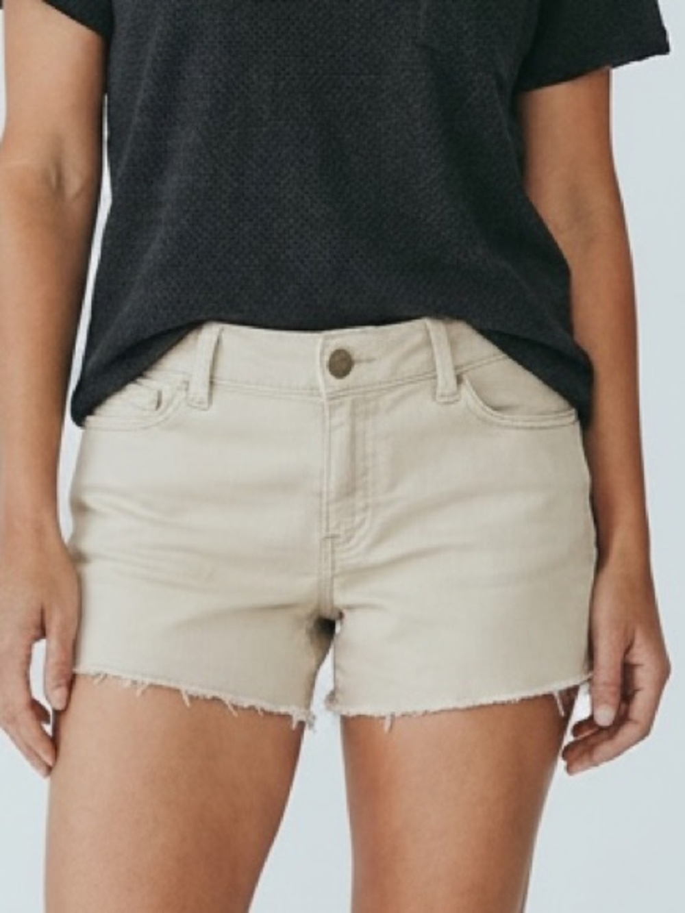 3/$29 GUESS  Women’s Jean Frey Hem Shorts Size 27